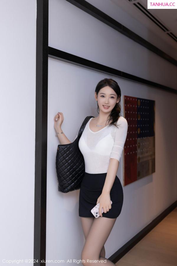 唐安琪  [XiuRen]高清写真图 2024.08.19 No.9036 唐安琪 短裙丝袜第2张图片